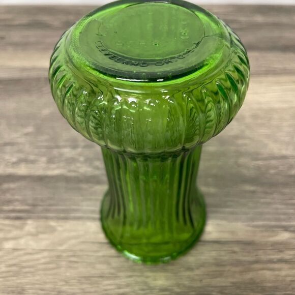 Vintage E.O. Brody Co. Emereld Green Glass Vase 6” - Picture 5 of 9
